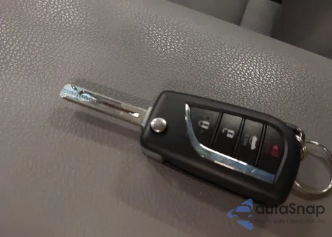 2018 Toyota Camry L из США, поврежденный, VIN 4T1B11HK4JU559753